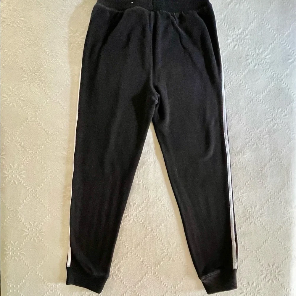 CHILDRENS PLACE, BOYS BLACK SWEAT PANTS WITH WHITE SIDE STRIPE. SIZE L(10/12).